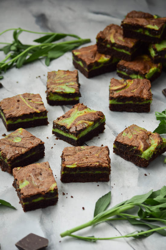 All-Natural Mint Chocolate Chip Cheesecake Swirl Brownies (4)