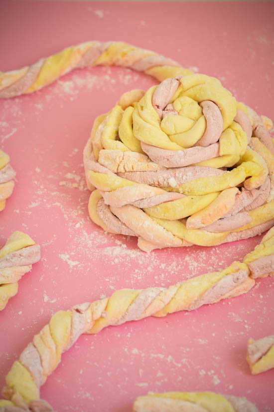 How to Make All-Natural Fruity Marshmallow Ropes (12)