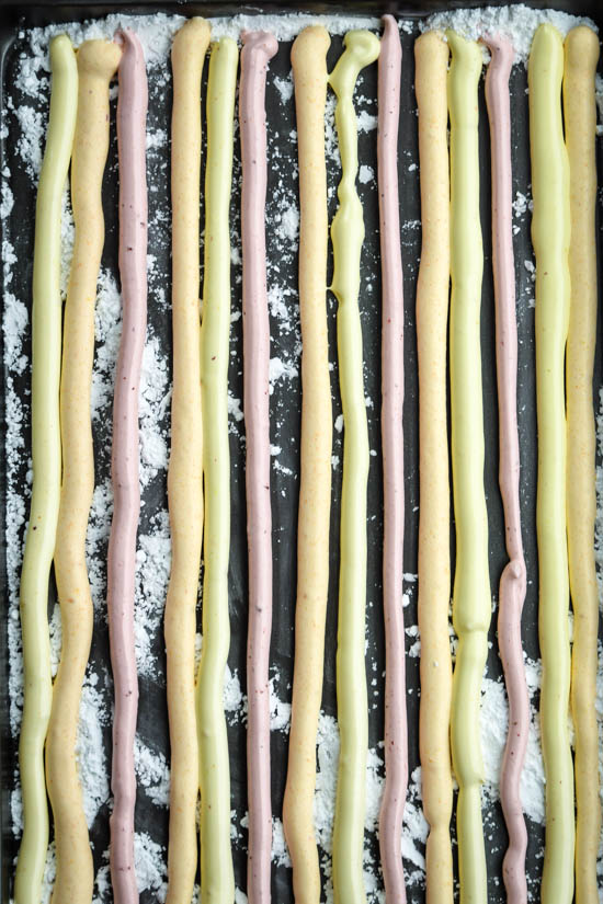 How to Make All-Natural Fruity Marshmallow Ropes (14)