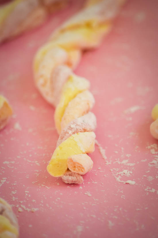 How to Make All-Natural Fruity Marshmallow Ropes (3)