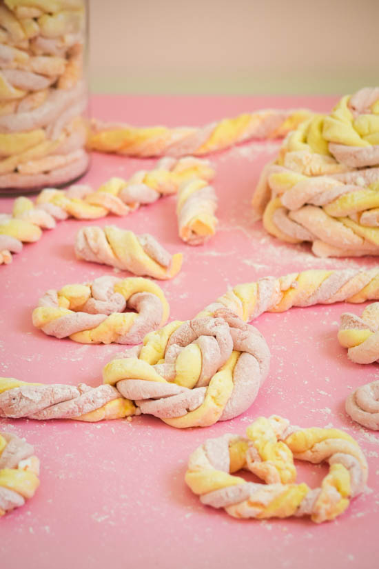 How to Make All-Natural Fruity Marshmallow Ropes (6)