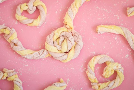 How to Make All-Natural Fruity Marshmallow Ropes (No Corn Syrup or Artificial Colors)