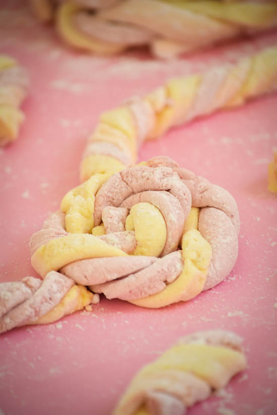 How to Make All-Natural Fruity Marshmallow Ropes,
