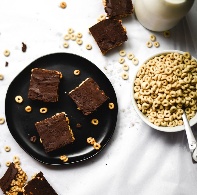 4-Ingredient Peanut Butter Chocolate Cereal Bars